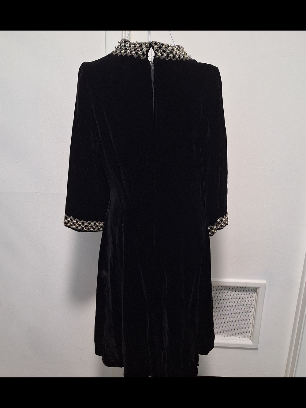 Winkelman's VTG Velvet with Pearl Kneck Line Black Long Sleeve Women's Dress 12 - Picture 4 of 8